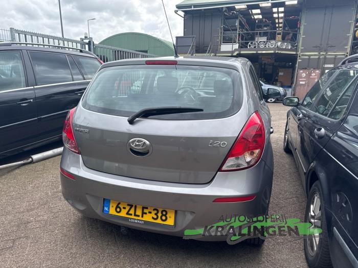 Hyundai i20 1.2i 16V Schadevoertuig (2013, Grijs)