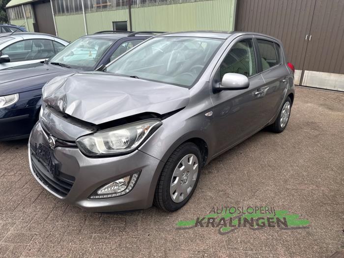 Hyundai i20 1.2i 16V Schadevoertuig (2013, Grijs)