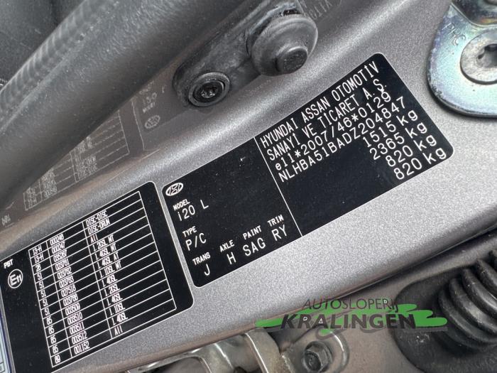 Hyundai i20 1.2i 16V Schadevoertuig (2013, Grijs)