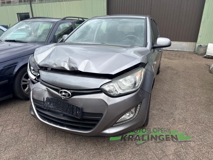Hyundai i20 1.2i 16V Schadevoertuig (2013, Grijs)