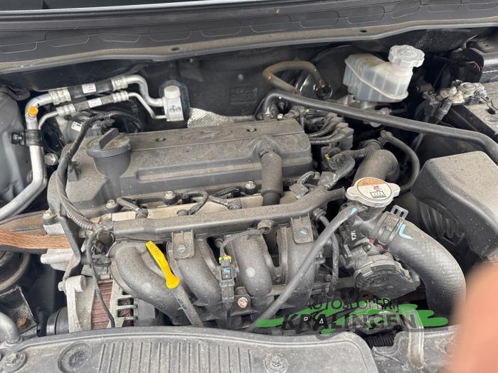 Hyundai i20 1.2i 16V Schadevoertuig (2013, Grijs)