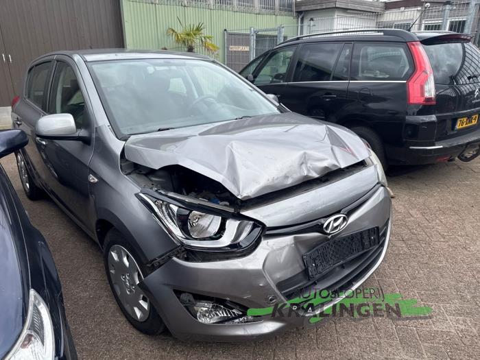 Hyundai i20 1.2i 16V Schadevoertuig (2013, Grijs)