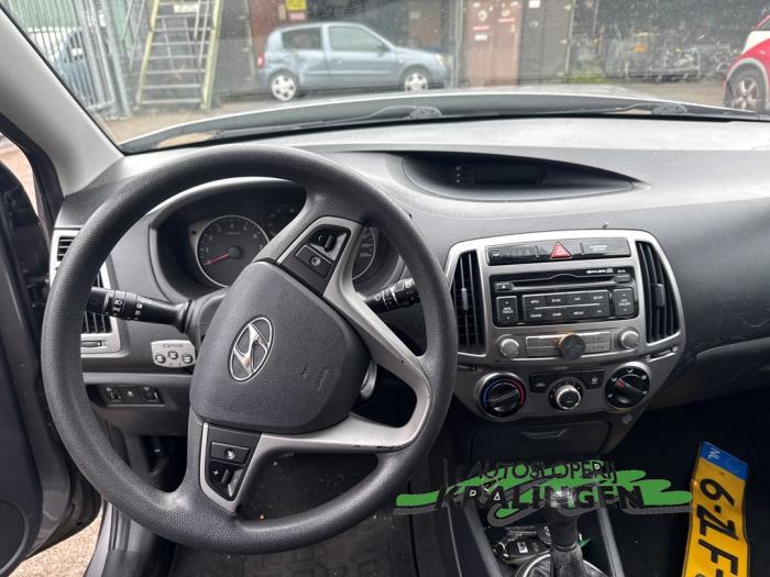 Hyundai i20 1.2i 16V Schadevoertuig (2013, Grijs)