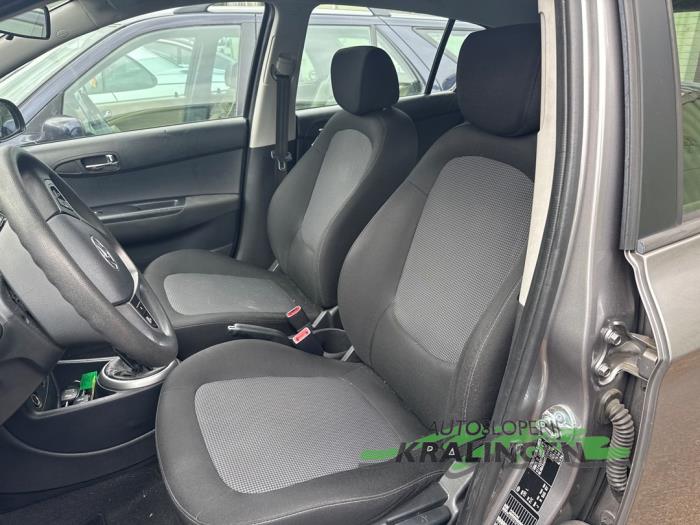 Hyundai i20 1.2i 16V Schadevoertuig (2013, Grijs)