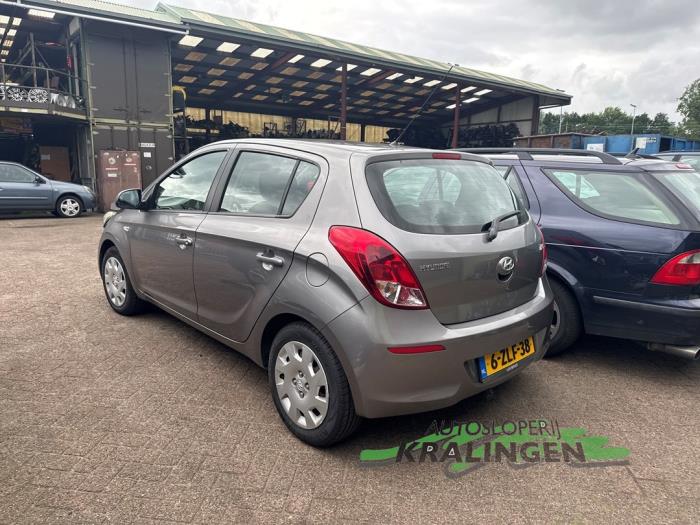 Hyundai i20 1.2i 16V Schadevoertuig (2013, Grijs)