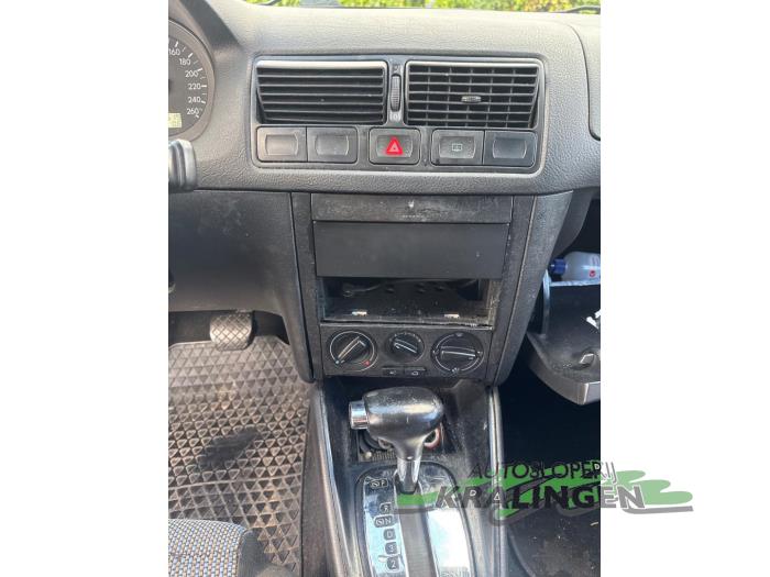 Volkswagen Golf IV 1.6 Sloopvoertuig (2000, Zwart)