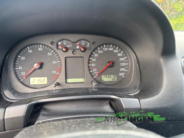 Volkswagen Golf IV 1.6 Sloopvoertuig (2000, Zwart)