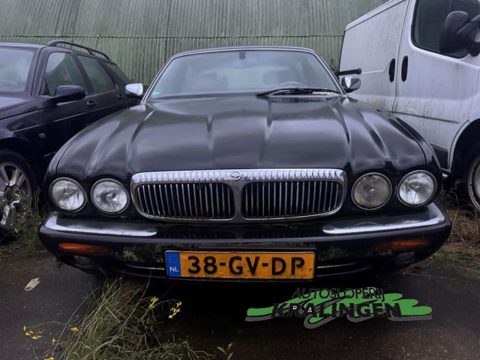 Jaguar XJR 4.0 V8 32V Supercharged Schadevoertuig (2001, Zwart)