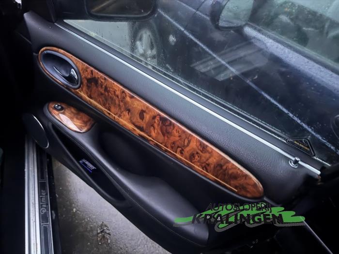 Jaguar XJR 4.0 V8 32V Supercharged Schadevoertuig (2001, Zwart)