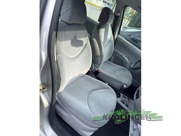 Citroen C3 1.4 Schadevoertuig (2003, Grijs)