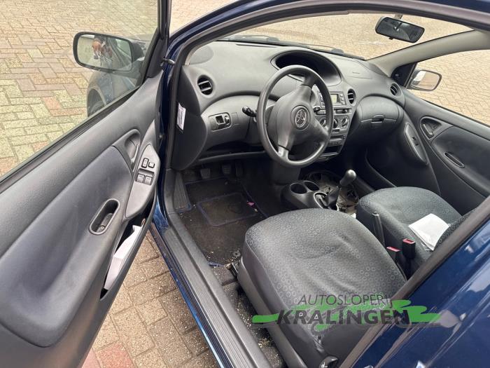 Toyota Yaris 1.3 16V VVT-i Schadevoertuig (2003, Blauw)