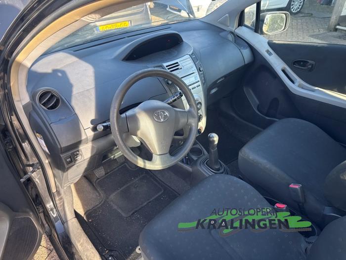 Toyota Yaris II 1.0 12V VVT-i Sloopvoertuig (2006, Zwart)