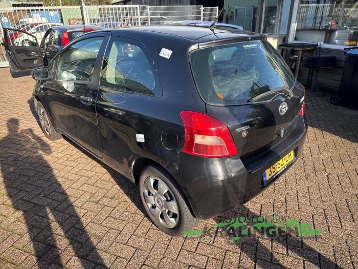 Toyota Yaris II 1.0 12V VVT-i Sloopvoertuig (2006, Zwart)