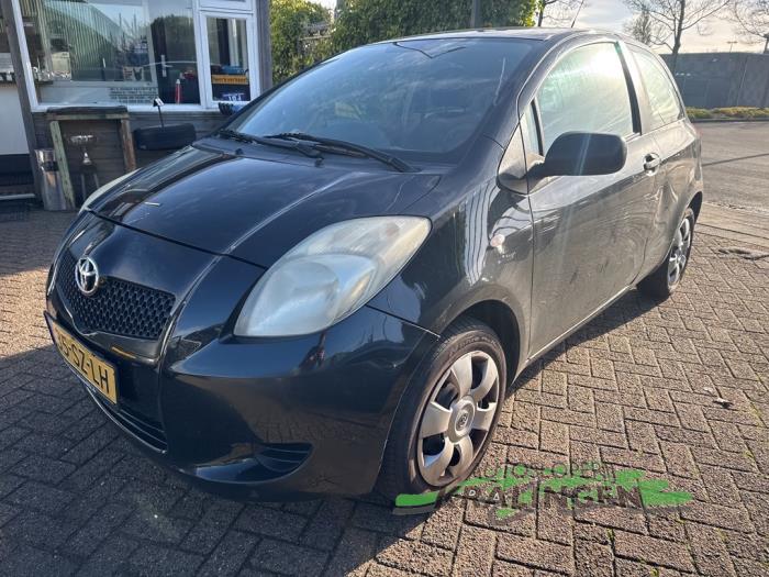 Toyota Yaris II 1.0 12V VVT-i Sloopvoertuig (2006, Zwart)
