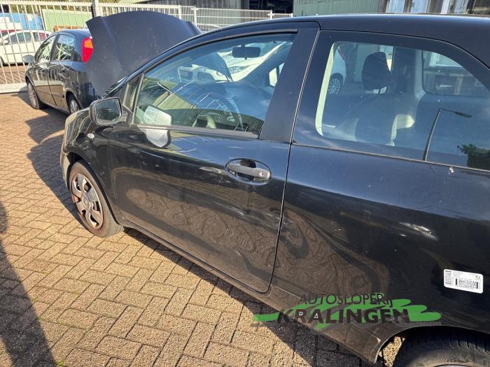 Toyota Yaris II 1.0 12V VVT-i Sloopvoertuig (2006, Zwart)