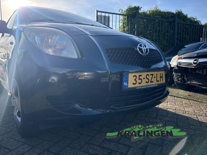 Toyota Yaris II 1.0 12V VVT-i Sloopvoertuig (2006, Zwart)