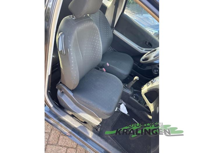 Toyota Yaris II 1.0 12V VVT-i Sloopvoertuig (2006, Zwart)