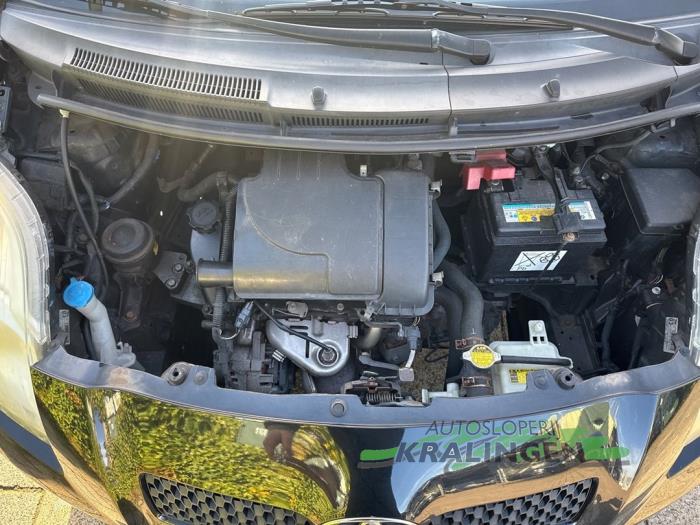 Toyota Yaris II 1.0 12V VVT-i Sloopvoertuig (2006, Zwart)