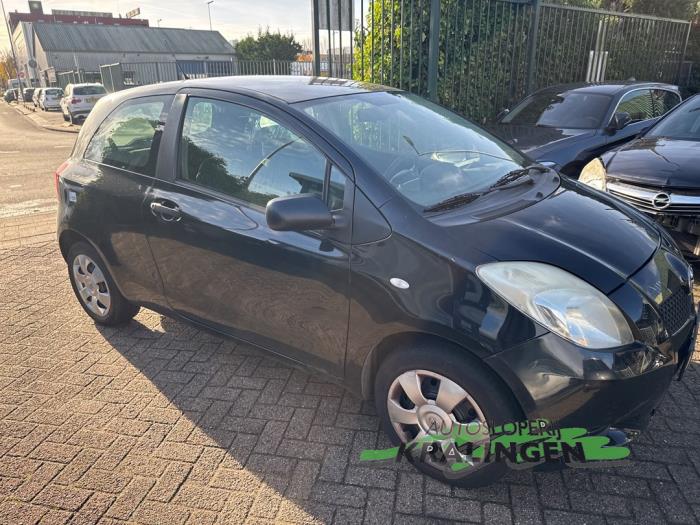 Toyota Yaris II 1.0 12V VVT-i Sloopvoertuig (2006, Zwart)