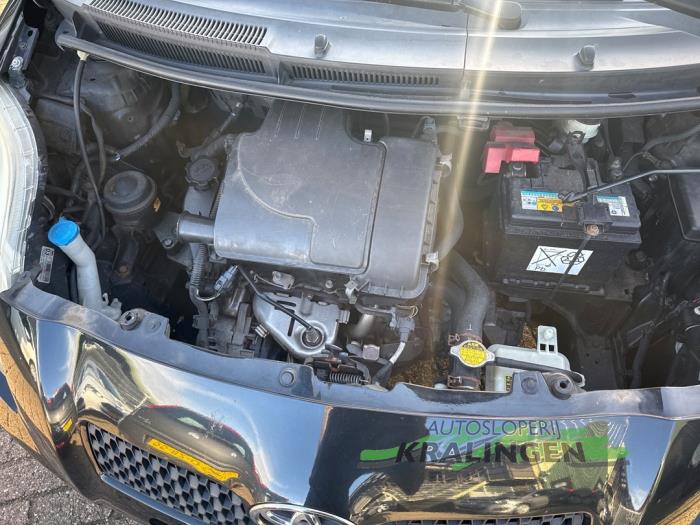 Toyota Yaris II 1.0 12V VVT-i Sloopvoertuig (2006, Zwart)