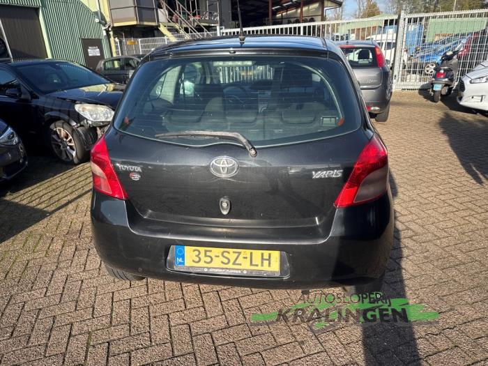 Toyota Yaris II 1.0 12V VVT-i Sloopvoertuig (2006, Zwart)