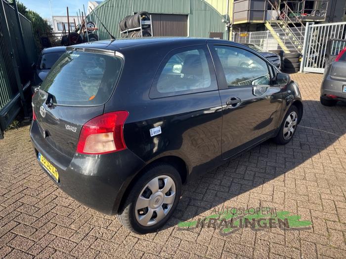 Toyota Yaris II 1.0 12V VVT-i Sloopvoertuig (2006, Zwart)