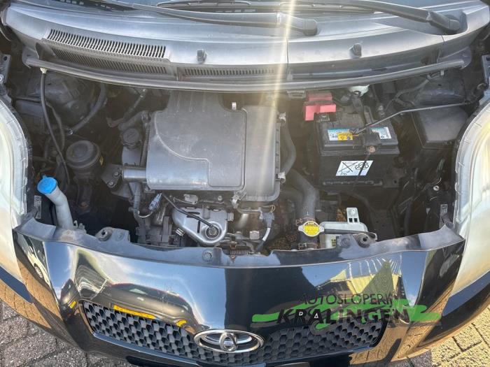 Toyota Yaris II 1.0 12V VVT-i Sloopvoertuig (2006, Zwart)