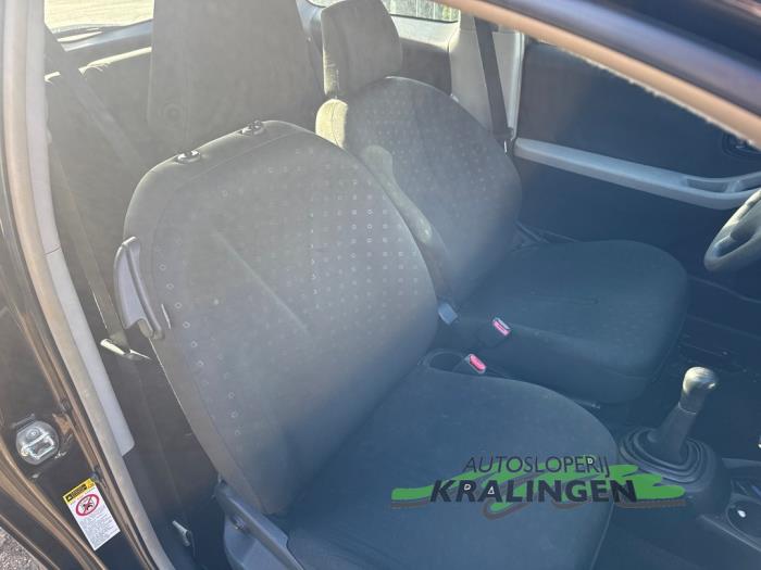 Toyota Yaris II 1.0 12V VVT-i Sloopvoertuig (2006, Zwart)