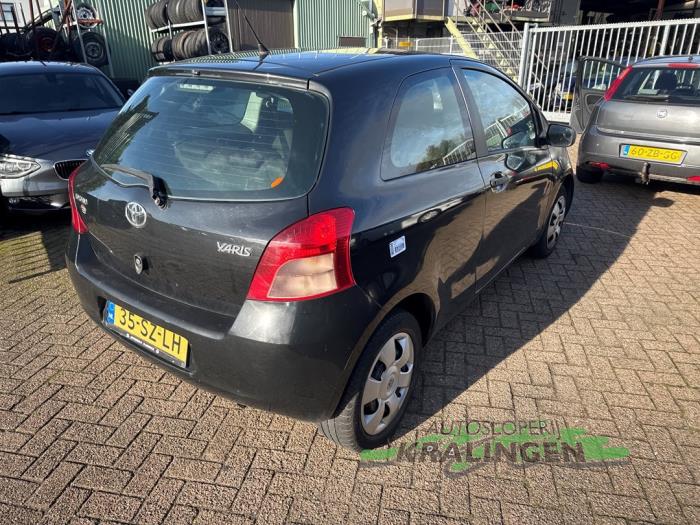 Toyota Yaris II 1.0 12V VVT-i Sloopvoertuig (2006, Zwart)