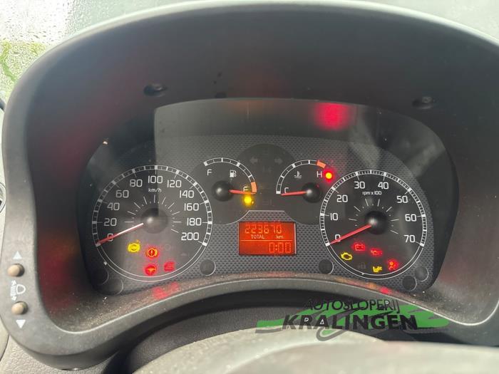 Fiat Panda 1.2 Fire Schadevoertuig (2007, Zwart)