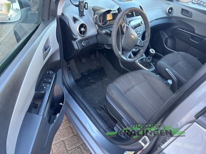 Chevrolet Aveo 1.3 D 16V Schadevoertuig (2012, Grijs)