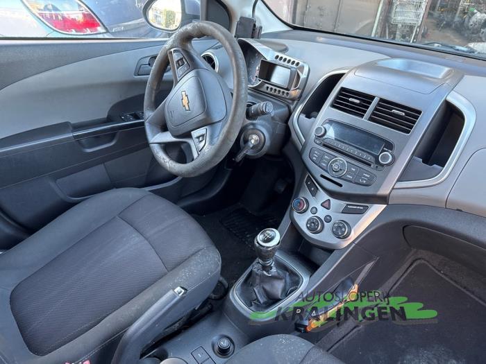 Chevrolet Aveo 1.3 D 16V Schadevoertuig (2012, Grijs)