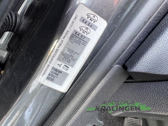 Peugeot 308 1.6 VTI 16V Schadevoertuig (2008, Grijs)