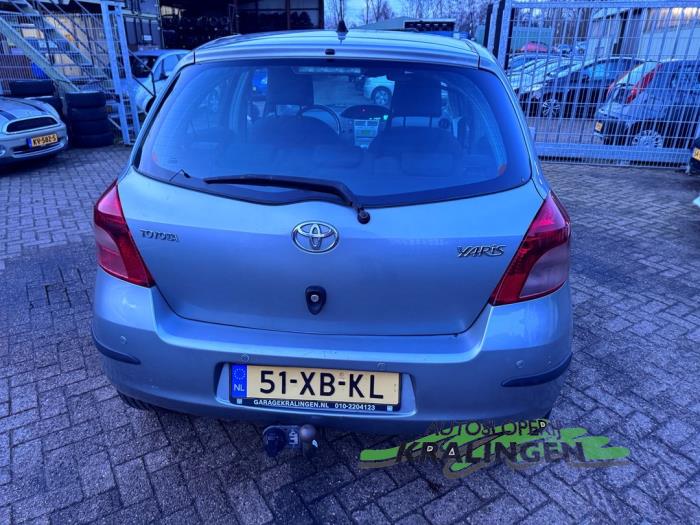 Toyota Yaris II 1.3 16V VVT-i Schadevoertuig (2007, Grijs)