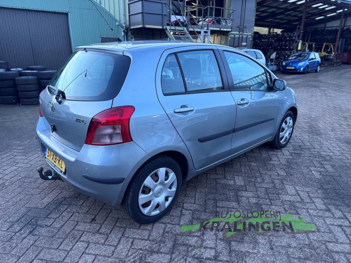 Toyota Yaris II 1.3 16V VVT-i Schadevoertuig (2007, Grijs)