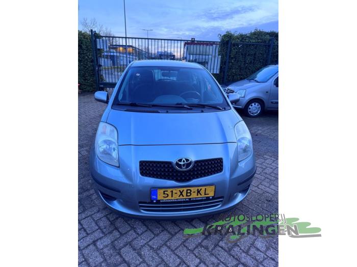 Toyota Yaris II 1.3 16V VVT-i Schadevoertuig (2007, Grijs)