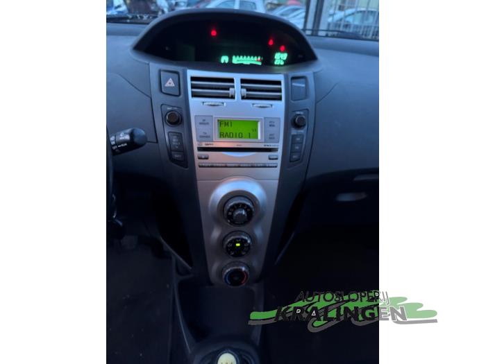 Toyota Yaris II 1.3 16V VVT-i Schadevoertuig (2007, Grijs)