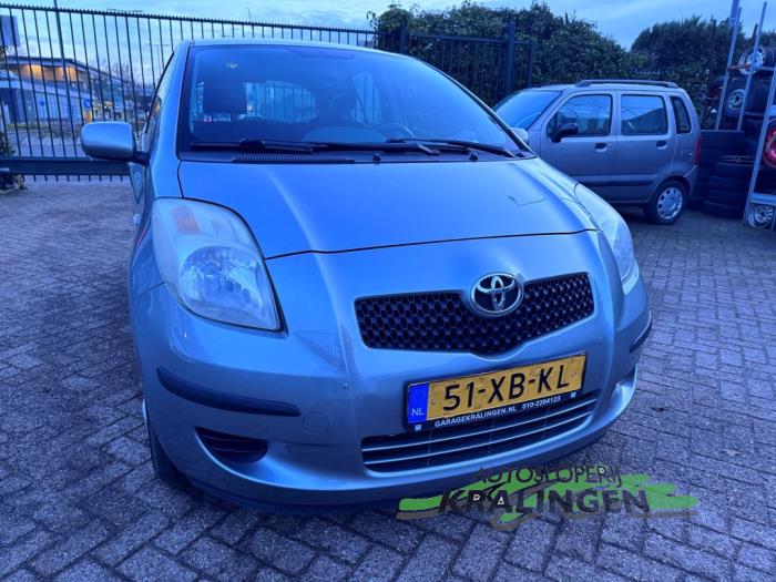 Toyota Yaris II 1.3 16V VVT-i Schadevoertuig (2007, Grijs)