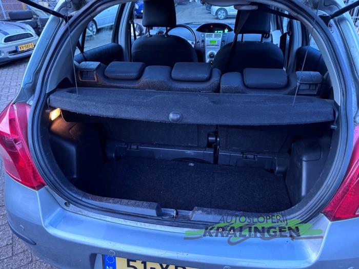 Toyota Yaris II 1.3 16V VVT-i Schadevoertuig (2007, Grijs)
