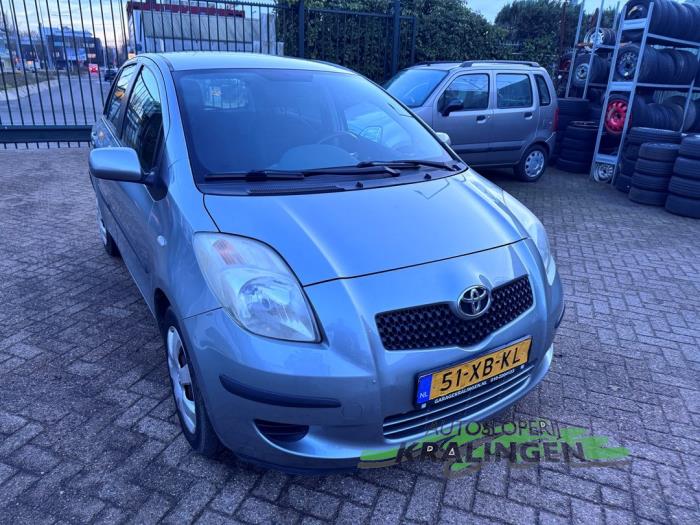 Toyota Yaris II 1.3 16V VVT-i Schadevoertuig (2007, Grijs)