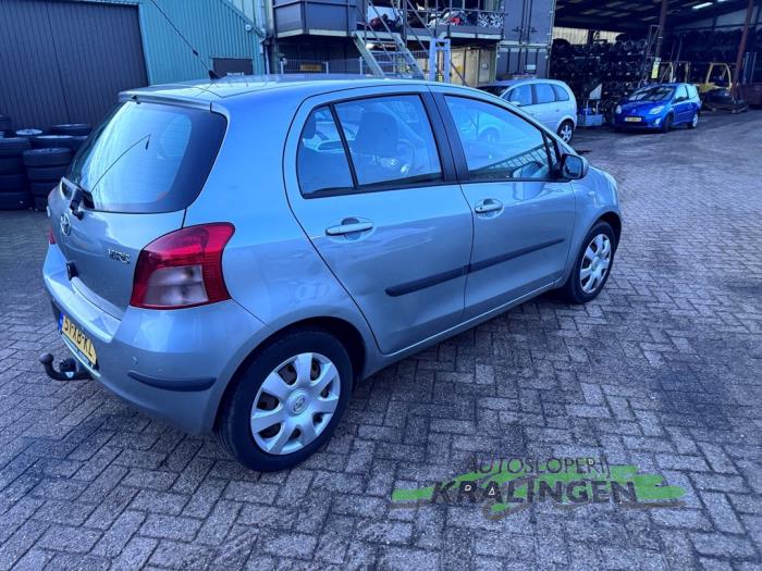 Toyota Yaris II 1.3 16V VVT-i Schadevoertuig (2007, Grijs)