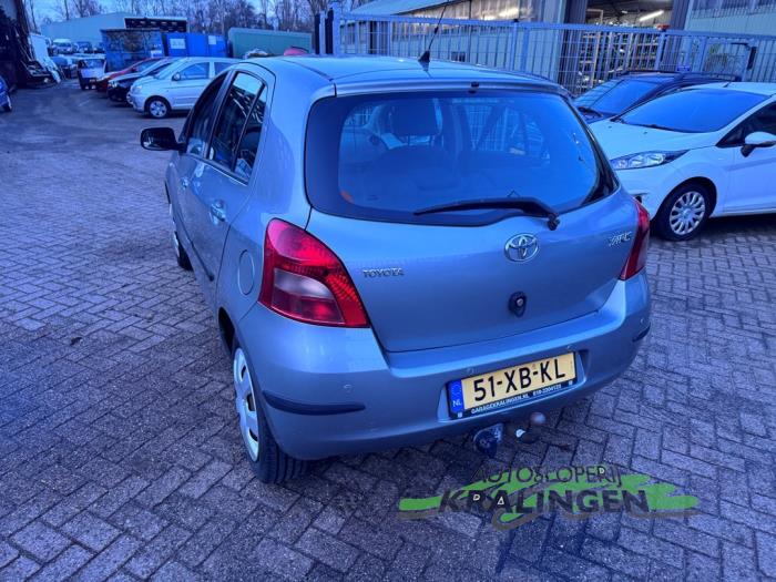 Toyota Yaris II 1.3 16V VVT-i Schadevoertuig (2007, Grijs)