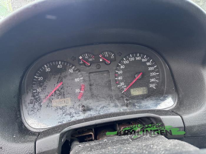 Volkswagen Golf IV Variant 1.6 Sloopvoertuig (2000, Zwart)