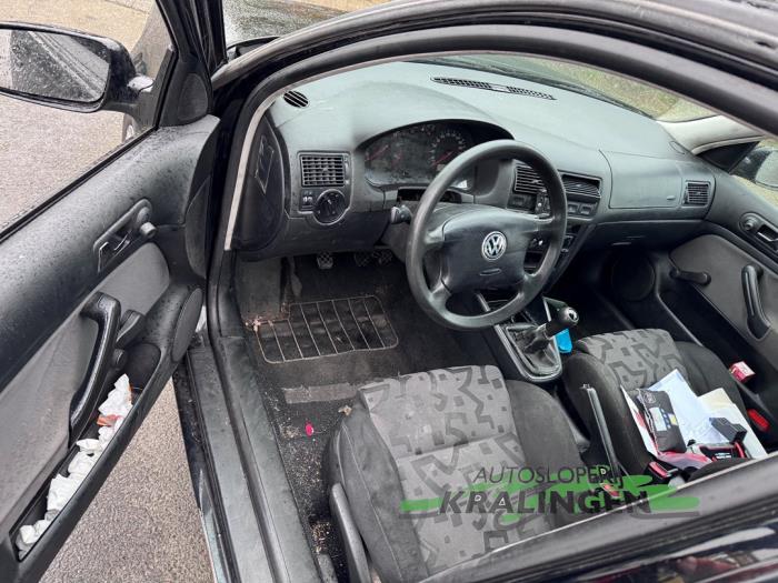 Volkswagen Golf IV Variant 1.6 Sloopvoertuig (2000, Zwart)