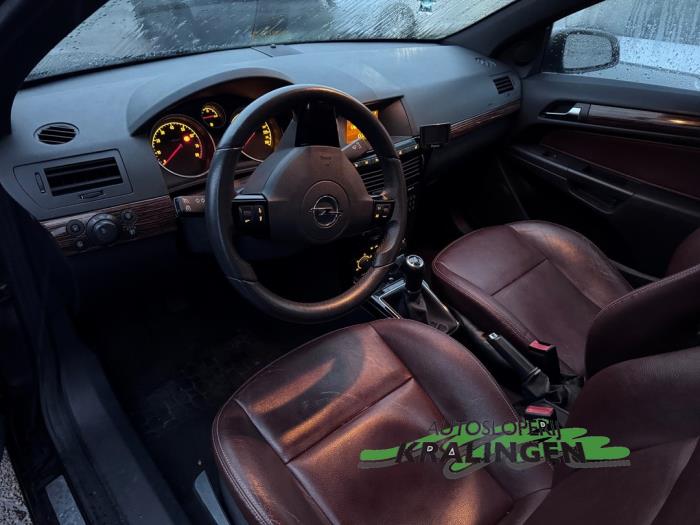 Opel Astra H Twin Top 1.6 16V Schadevoertuig (2007, Zwart)