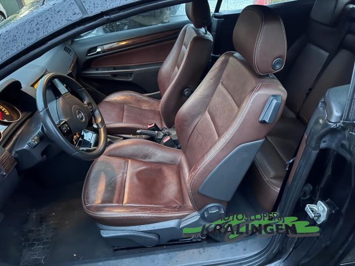 Opel Astra H Twin Top 1.6 16V Schadevoertuig (2007, Zwart)