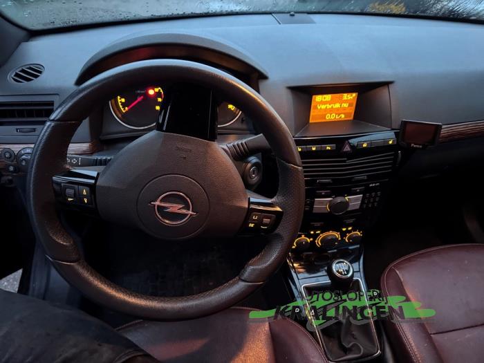 Opel Astra H Twin Top 1.6 16V Schadevoertuig (2007, Zwart)