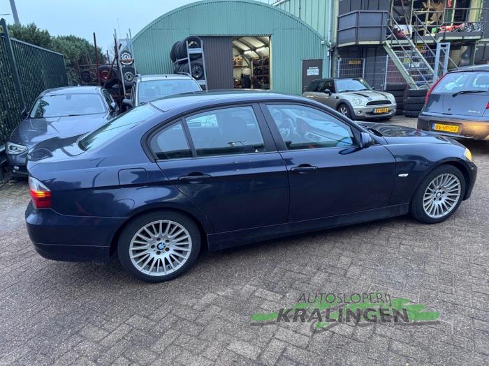 BMW 3 serie 320i 16V Schadevoertuig (2006, Blauw)