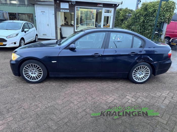 BMW 3 serie 320i 16V Schadevoertuig (2006, Blauw)
