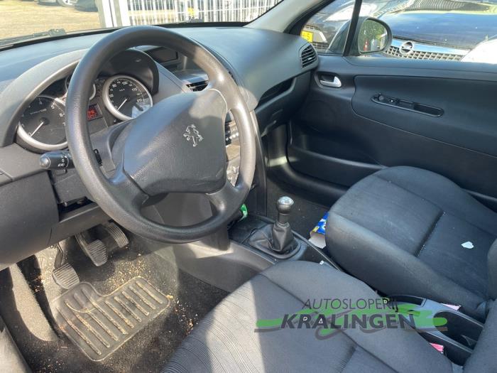 Peugeot 207/207+ 1.4 16V Schadevoertuig (2006, Zwart)